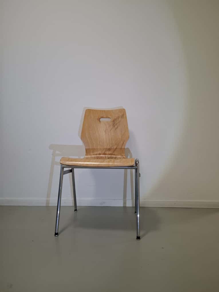 The waiting room was silent. The clock on the wall had stopped, and no one had even noticed. Time no longer moved there. The chair, the table, the walls… they were all like witnesses. Everything stayed the same; only the faces changed. In that small room of the camp, people would come and go. But one thing always remained in the room: the waiting. A translator was awaited, a message, an approval, or an ID card… Sometimes even a simple smile was enough for that silence. And at night, the room would talk to itself. “Today, no one smiled,” said the wall. “Someone cried quietly again,” said the chair. And as the light slowly filtered down from the ceiling, the shadows grew, and the stories stretched. Time didn’t really stop there; only people did. And as they stopped, another kind of patience began to grow inside them. Perhaps waiting was a form of hope. Because even if some things never come, waiting for them keeps a person alive.