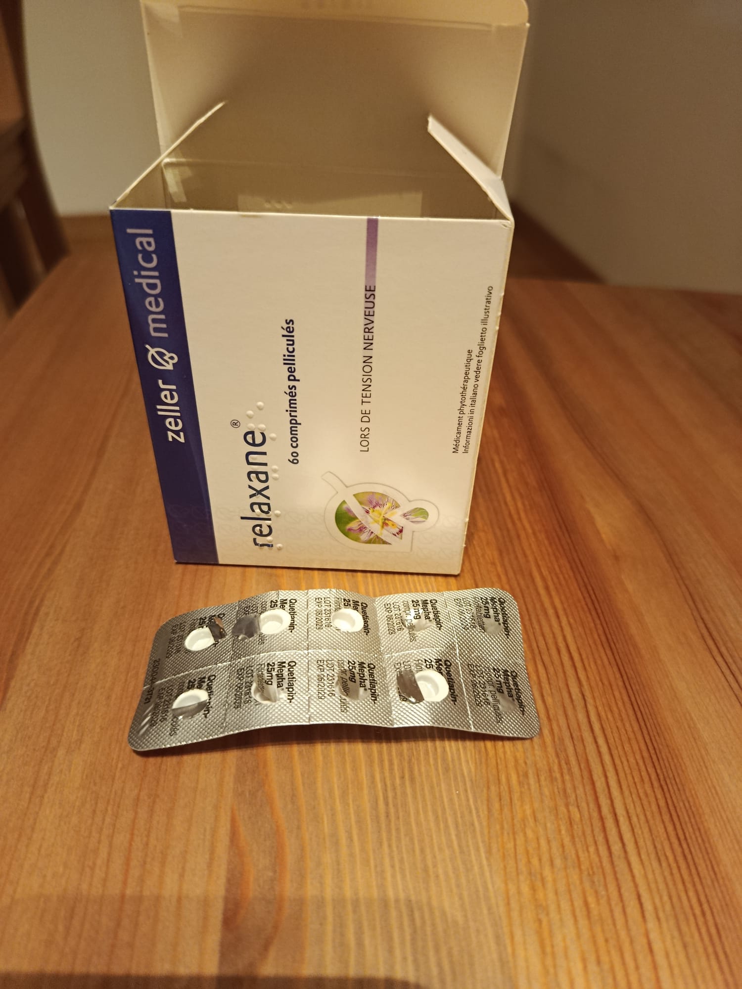 [Original] Bu iki küçük hap -Relaksane ve Ketiapin- benim için sadece ilaç değildi; kampta geçirdiğim 28 ay boyunca sesimi duyurma mücadelemin sembolleriydi. Trans bir mülteci olarak, psikolojik desteğe ihtiyacım olduğunu dile getirdiğimde, genellikle aldığım şey bir randevu değildi; müzik dinlemek, yürüyüşe çıkmak veya birkaç resim çizmek gibi basit tesellilerdi. Ancak kamptaki tek kuir kişi olarak, yalnızlık ve belirsizlik günlük hayatımın bir parçasıydı; beni gerçekten anlayan bir uzmana, bir psikoloğa ulaşmak hayati bir ihtiyaçtı. Bu haplar, bir doktorun sonunda beni ciddiye alıp psikiyatriye yönlendirdiği günlerin kalıntıları. Bir trans kadın için sağlık hizmetlerine erişim bir ayrıcalık değil, yaşam hakkının bir parçası; ancak mülteci kamplarında bu hak genellikle unutuluyor. Bu fotoğraftaki haplar hem gecikmiş bakımın hem de hayatta kalma isteğinin sessiz bir tanığı. [English] These two little pills—Relaksane and Quetiapine—were not just medicines for me; they were symbols of my struggle to make my voice heard during the 28 months I spent in the camp. As a trans refugee, when I expressed a need for psychological support, what I usually received wasn't an appointment; it was simple comforts like listening to music, going for a walk, or drawing a few pictures. But as the only queer person in the camp, loneliness and uncertainty were part of my daily life; access to a professional, a psychologist, who truly understood me was a vital need. These pills are remnants of the days when a doctor finally took me seriously and referred me to psychiatry. For a trans woman, access to healthcare isn't a privilege; it's part of the right to life, yet in refugee camps, this right is often forgotten. The pills in this photo bear silent witness to both delayed care and the will to survive. 