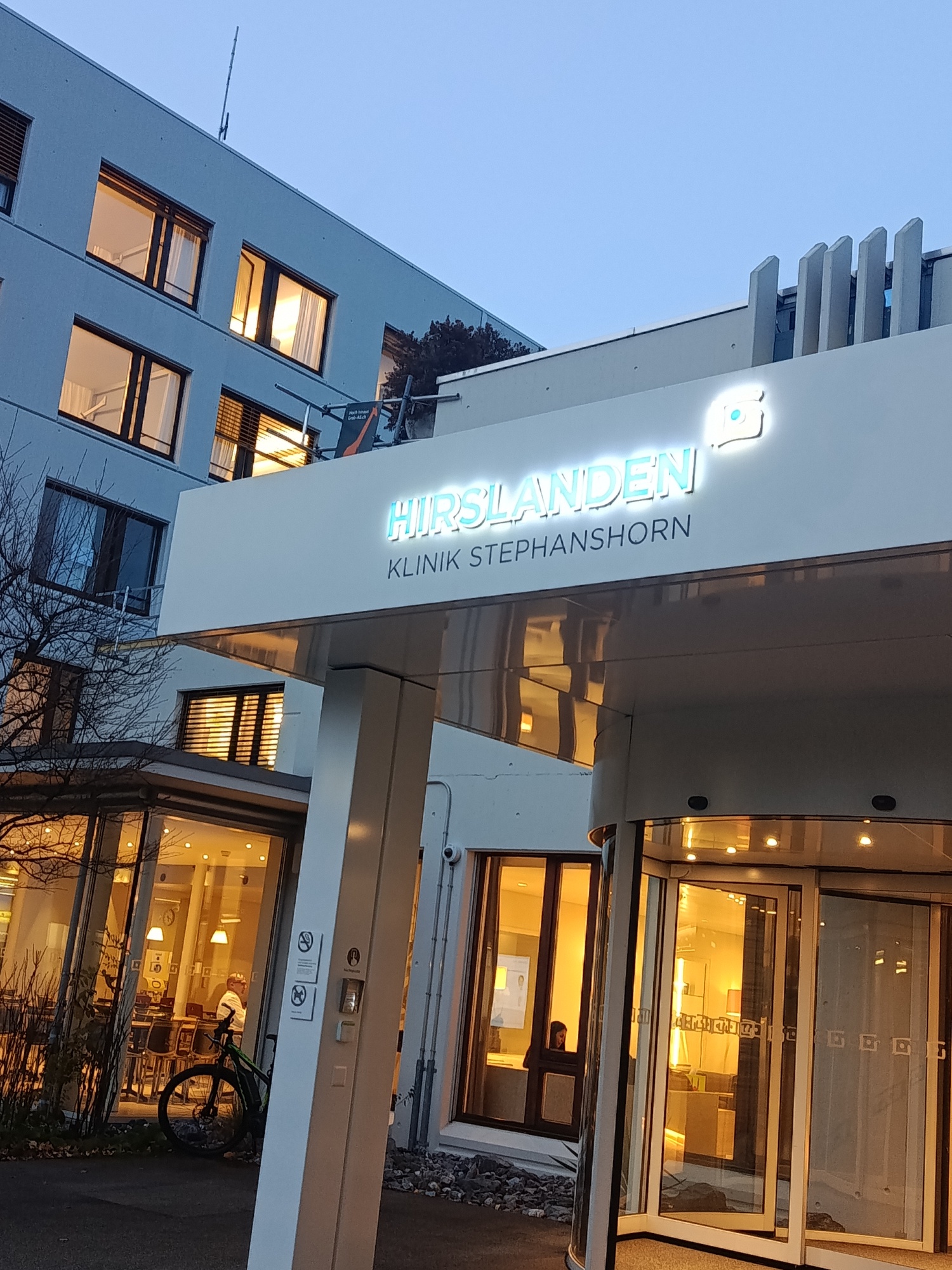 [Original] Kelime: Sığınak Cümle: Hormon tedavimde beni anlayan ve destekleyen doktorumun kapısını açıyor — benim için bir sığınak. [English] Word: Refuge Sentence: It opens the door to my doctor, who understands and supports me during my hormone therapy—a refuge for me.